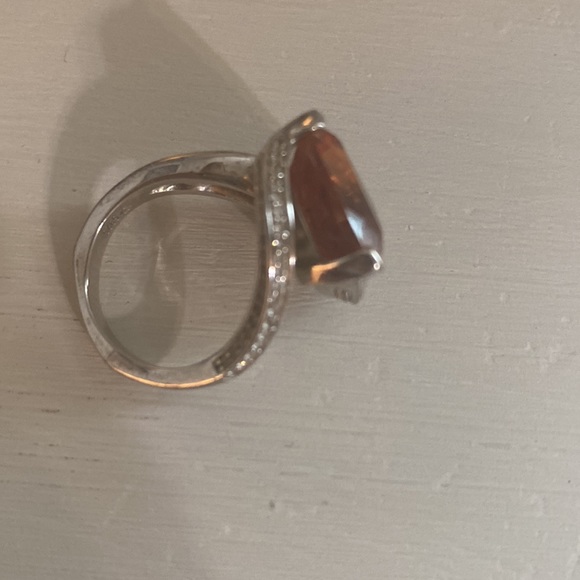 Women’s ring. Size 6. Silver with beautiful color changing stone.  Gorgeous ring - Picture 4 of 4